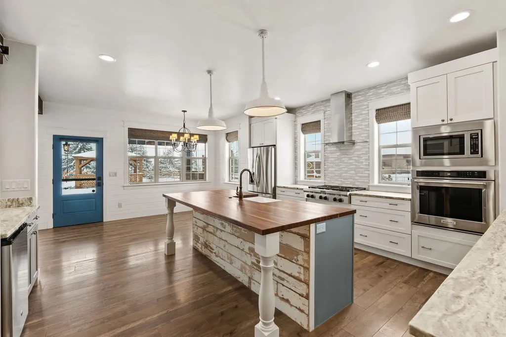 1334 Ponderosa Ridge Drive Bigfork MT 59911