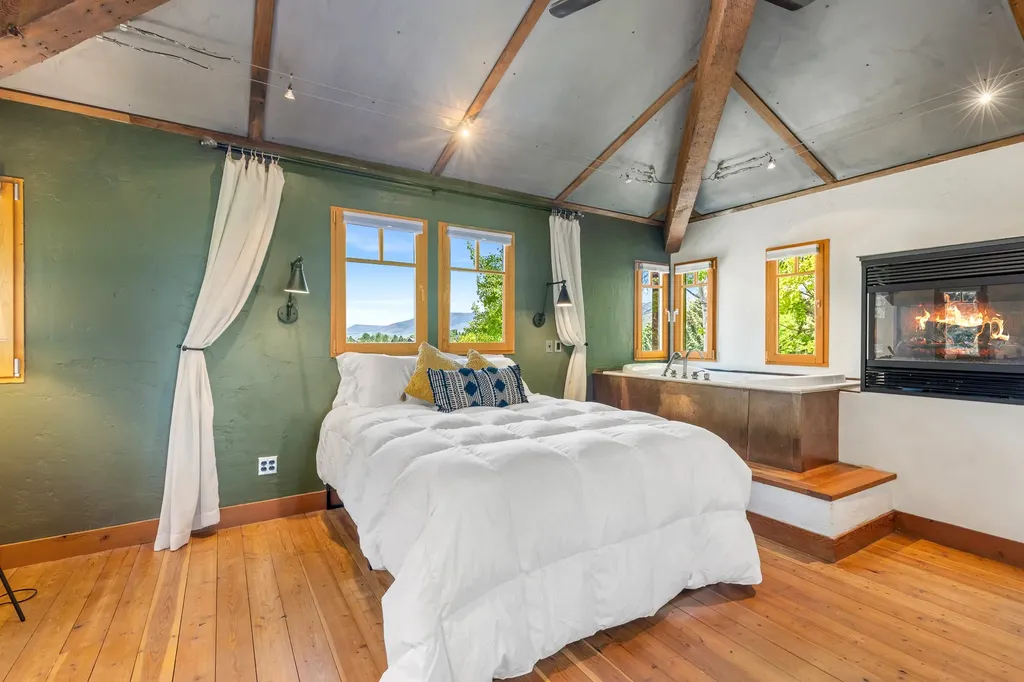 2449 Turkey Red Lane Bozeman MT 59715