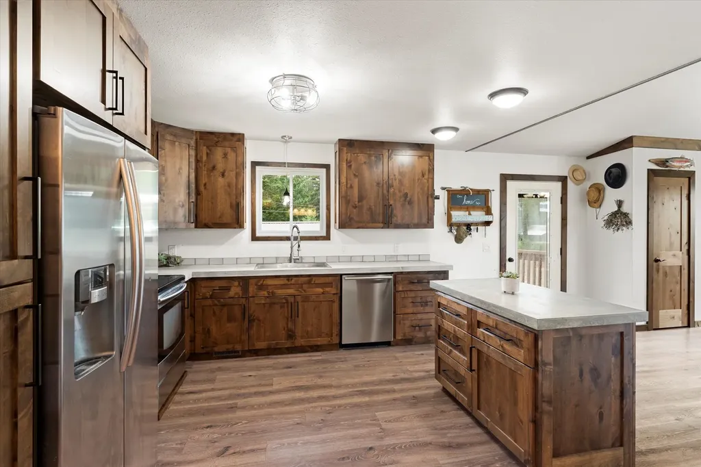 165 Reeds Lane Columbia Falls MT 59912