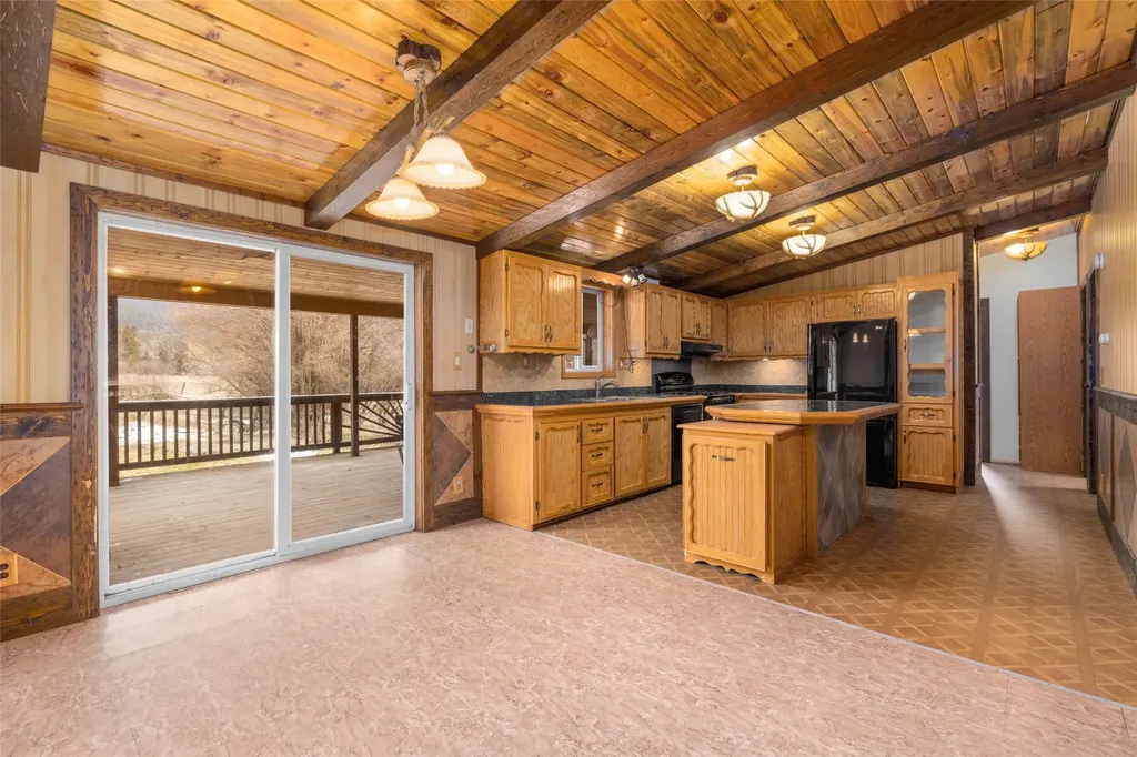 49386 Happy Trail Lane Proctor MT 59929