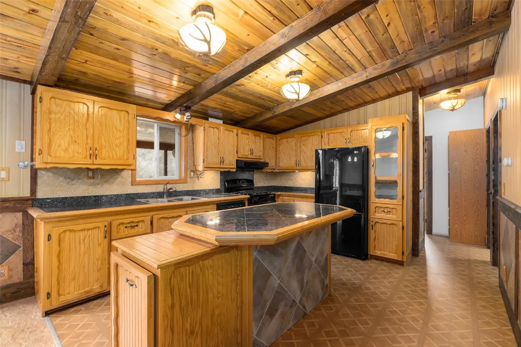 49386 Happy Trail Lane Proctor MT 59929