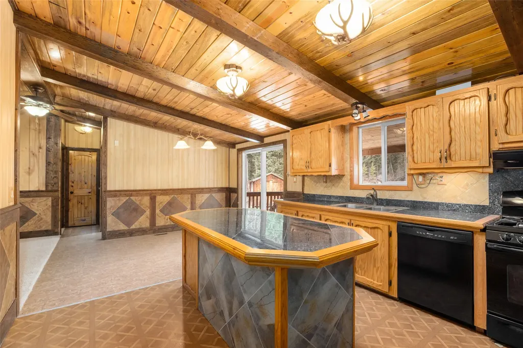 49386 Happy Trail Lane Proctor MT 59929