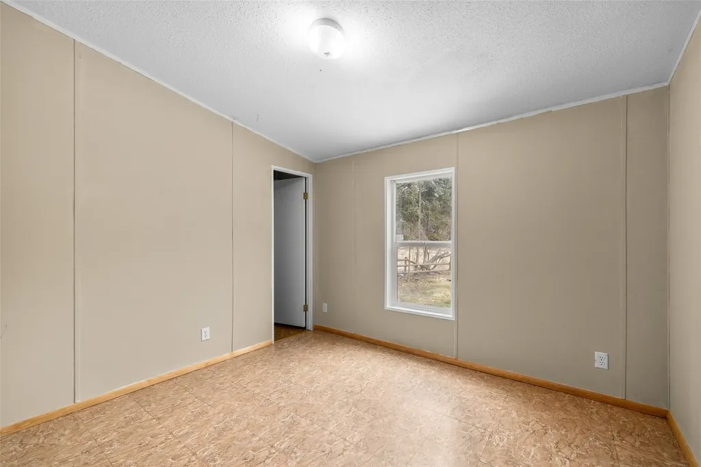 49386 Happy Trail Lane Proctor MT 59929