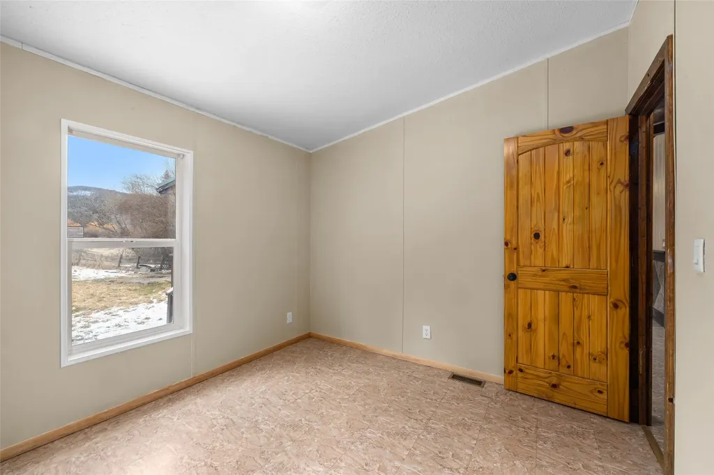 49386 Happy Trail Lane Proctor MT 59929