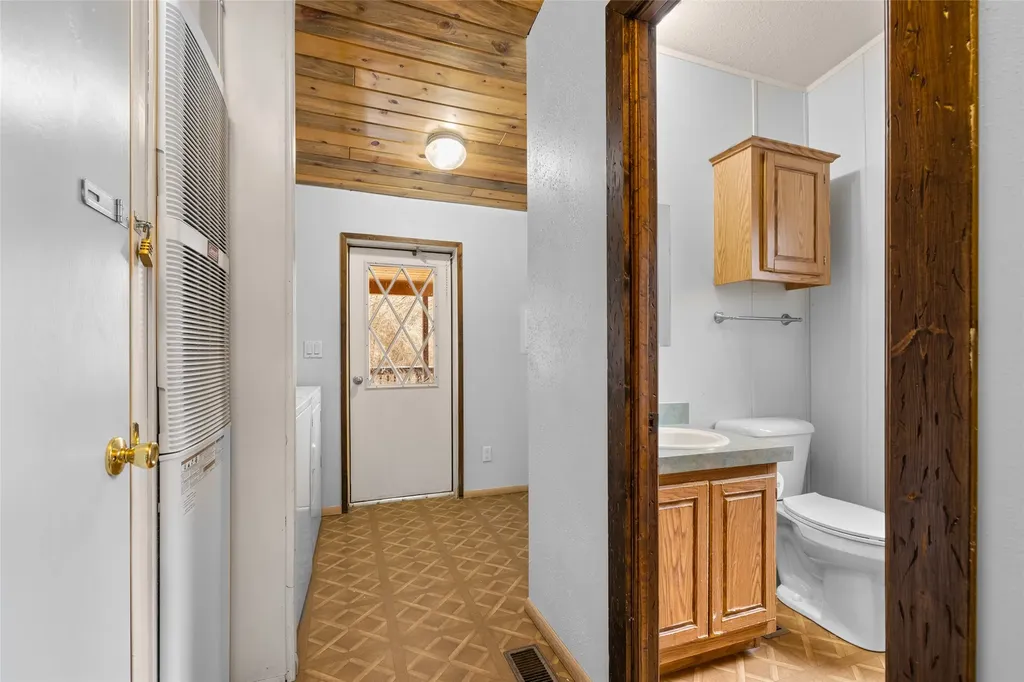 49386 Happy Trail Lane Proctor MT 59929