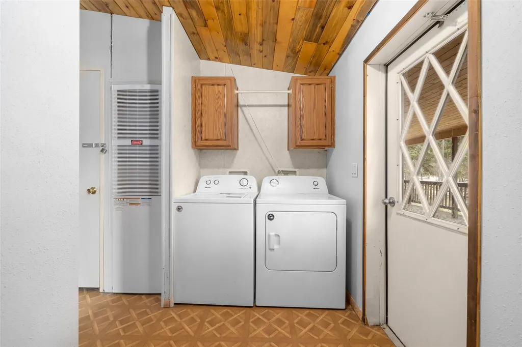 49386 Happy Trail Lane Proctor MT 59929