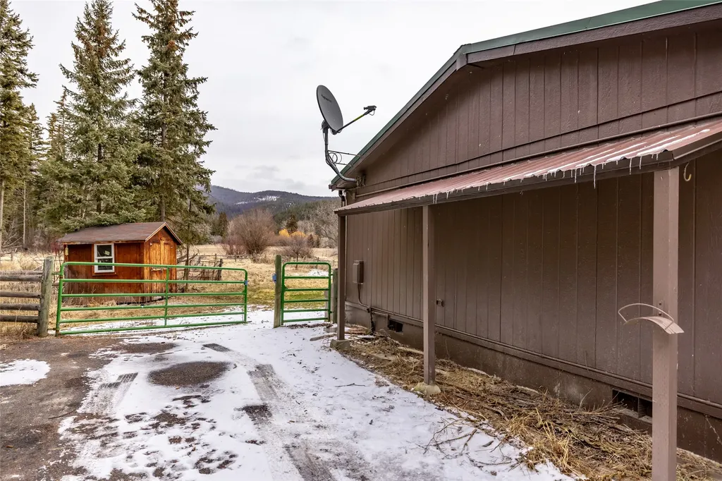 49386 Happy Trail Lane Proctor MT 59929