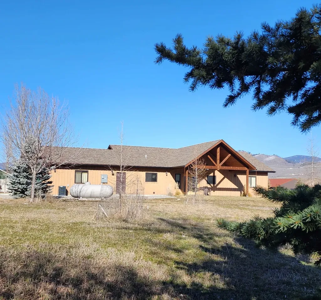 25 Mary Kay Road Plains MT 59859