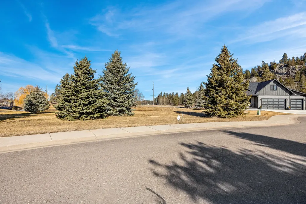 50 Lake Pointe Way Bigfork MT 59911