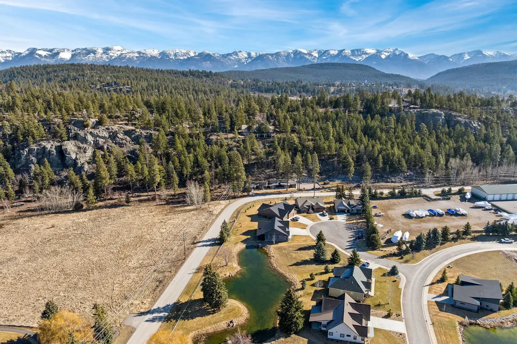 50 Lake Pointe Way Bigfork MT 59911