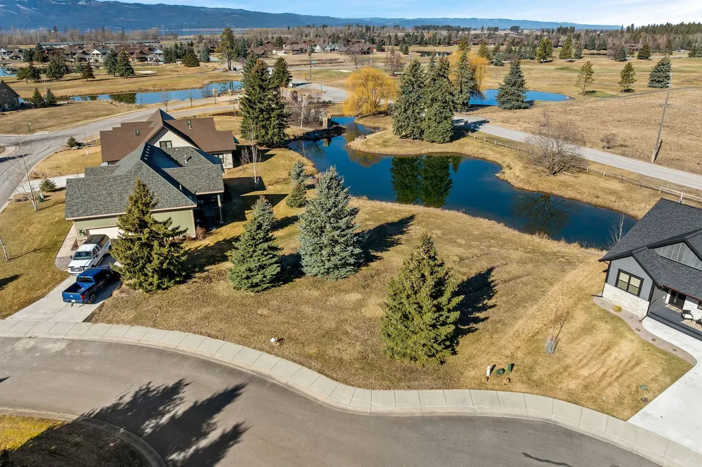 50 Lake Pointe Way Bigfork MT 59911