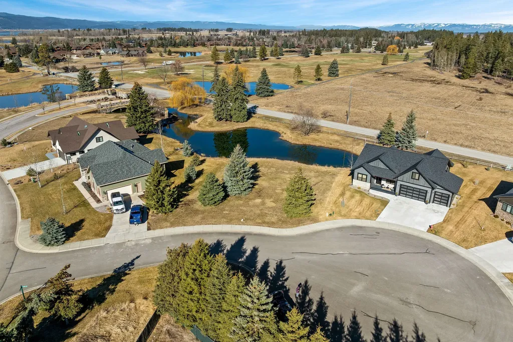 50 Lake Pointe Way Bigfork MT 59911