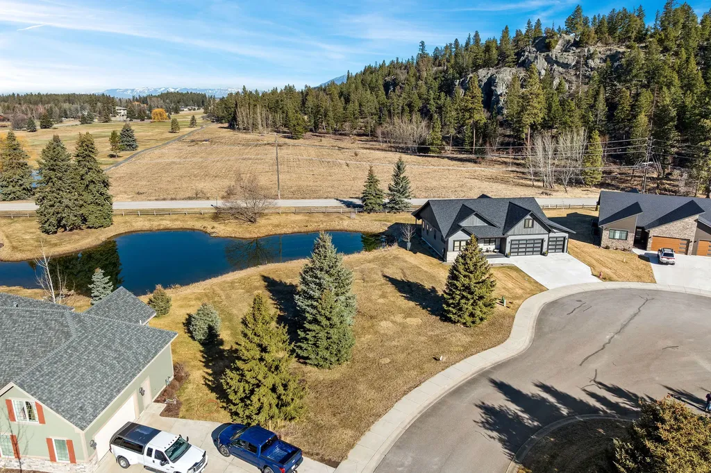 50 Lake Pointe Way Bigfork MT 59911