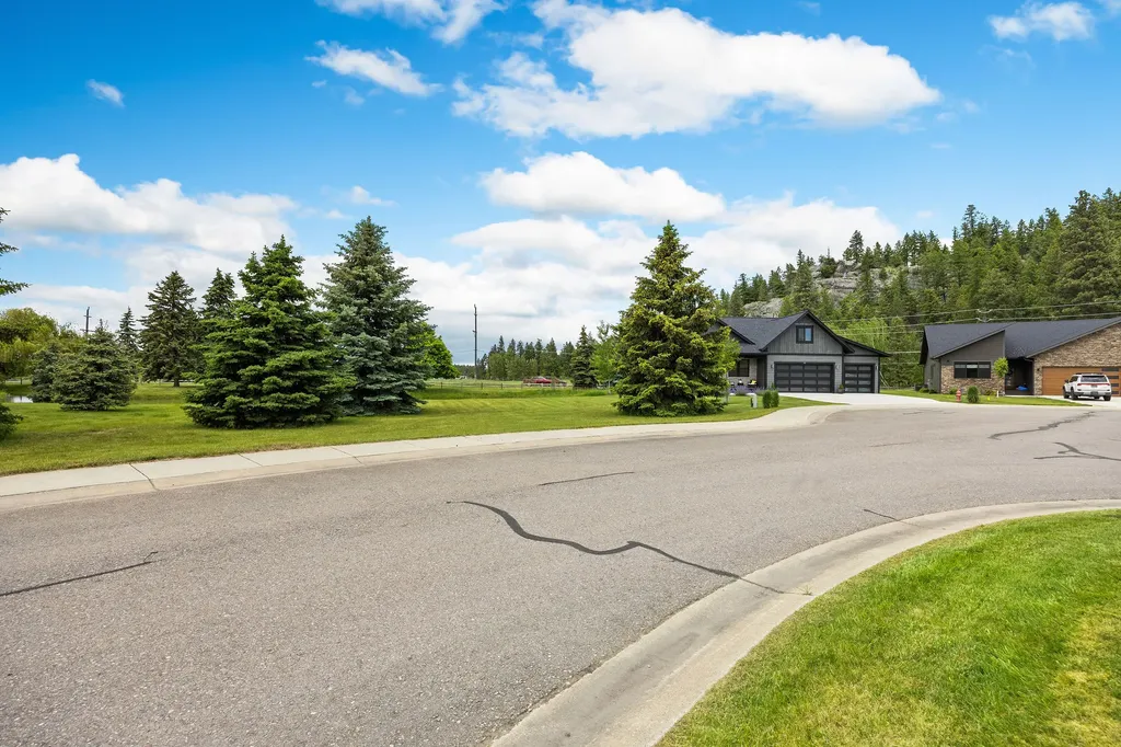 50 Lake Pointe Way Bigfork MT 59911