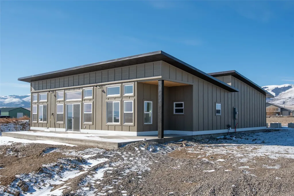 19 Berry Lane Townsend MT 59644