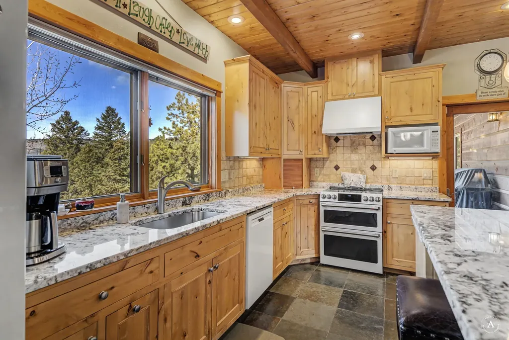 214 Solomon Mountain Road Clancy MT 59634