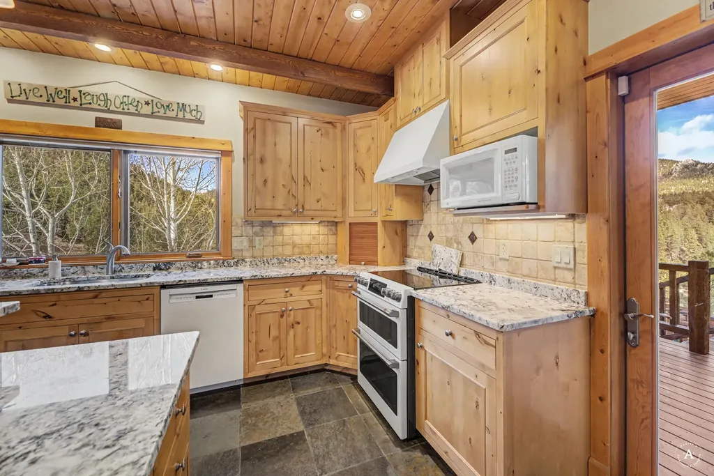 214 Solomon Mountain Road Clancy MT 59634