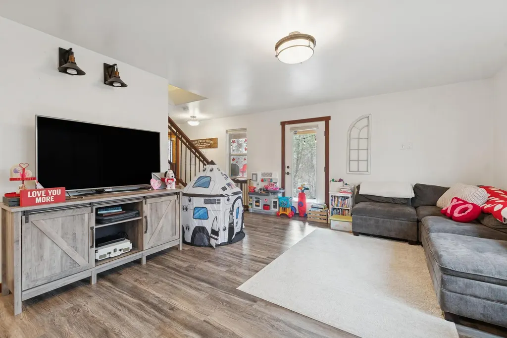 23 Cedar Pointe Loop Columbia Falls MT 59912