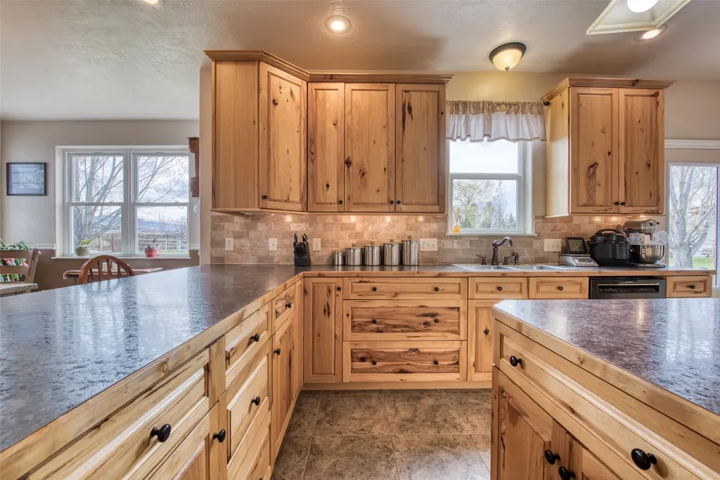 375 Whispering Willow Way Corvallis MT 59828