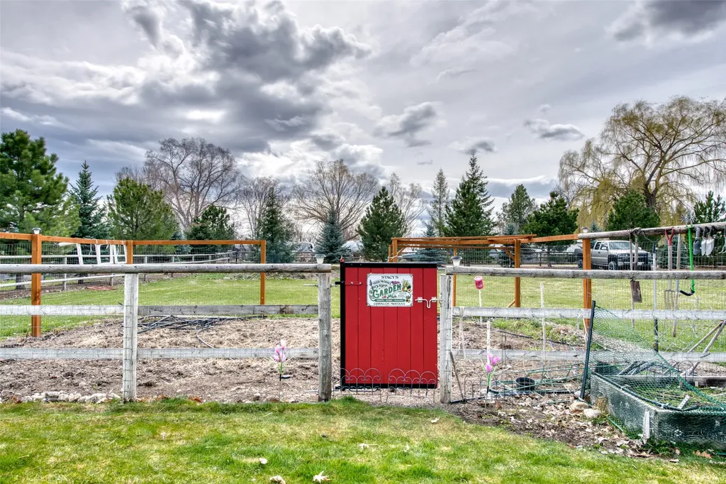 375 Whispering Willow Way Corvallis MT 59828