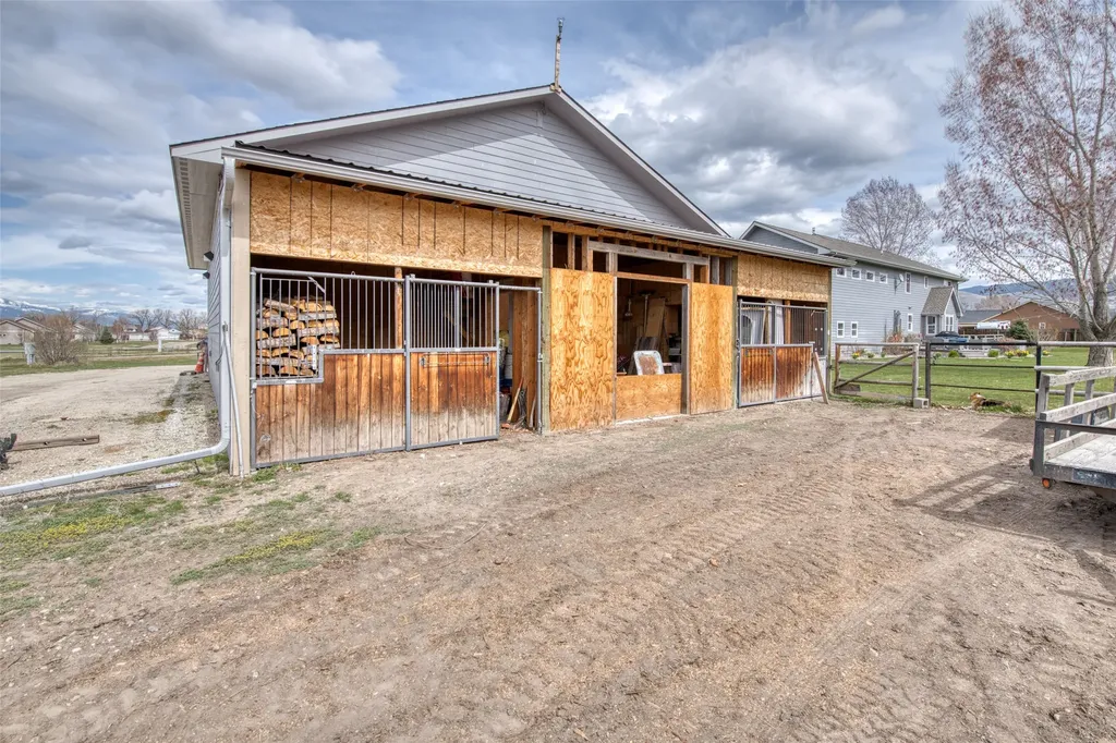 375 Whispering Willow Way Corvallis MT 59828