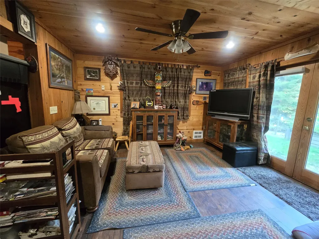 401 Western Larch Lane Yaak MT 59935