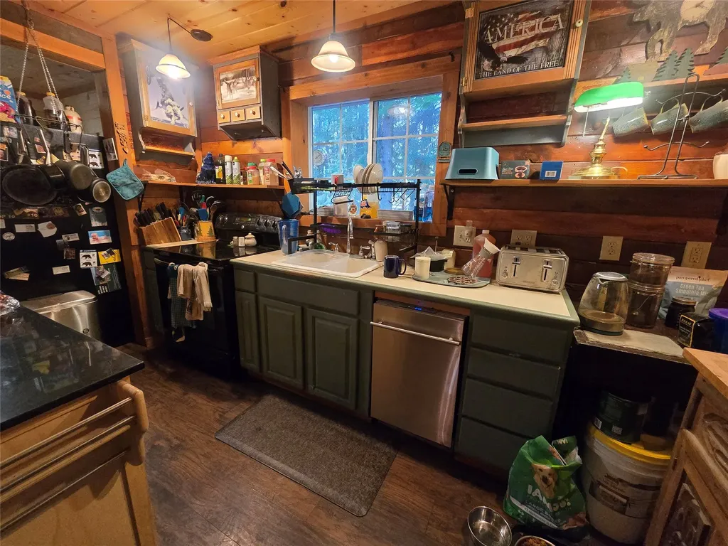 401 Western Larch Lane Yaak MT 59935