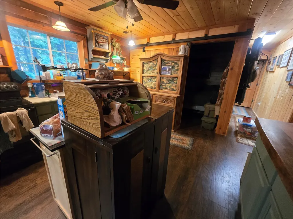 401 Western Larch Lane Yaak MT 59935