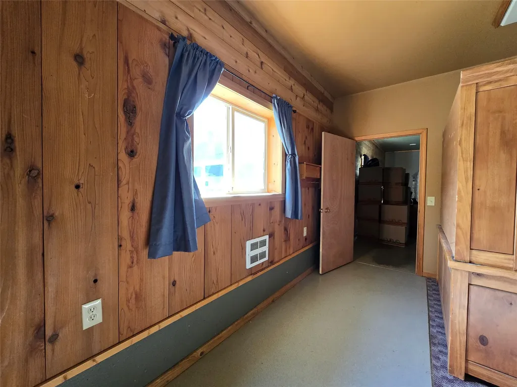 401 Western Larch Lane Yaak MT 59935