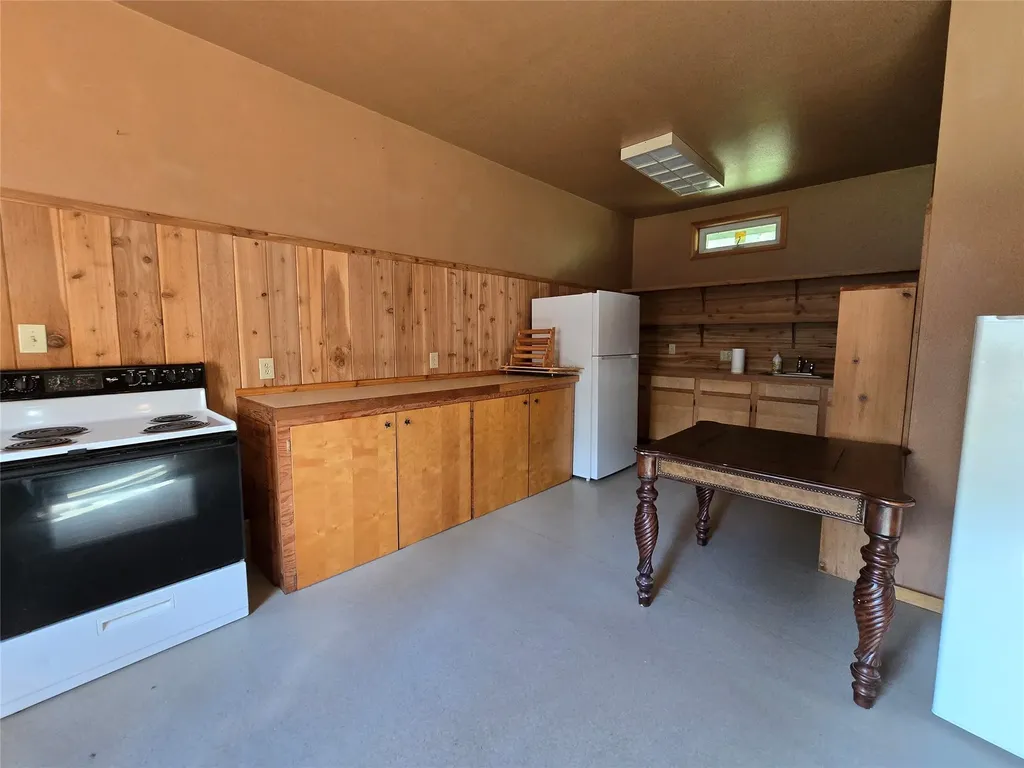 401 Western Larch Lane Yaak MT 59935