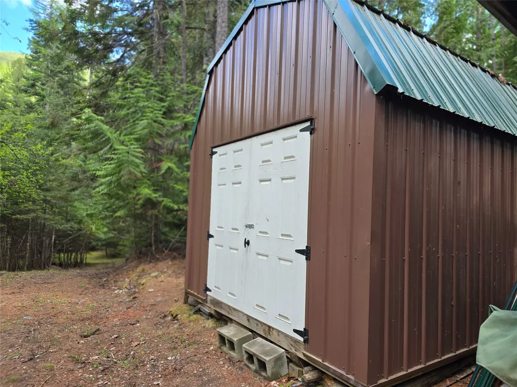 401 Western Larch Lane Yaak MT 59935
