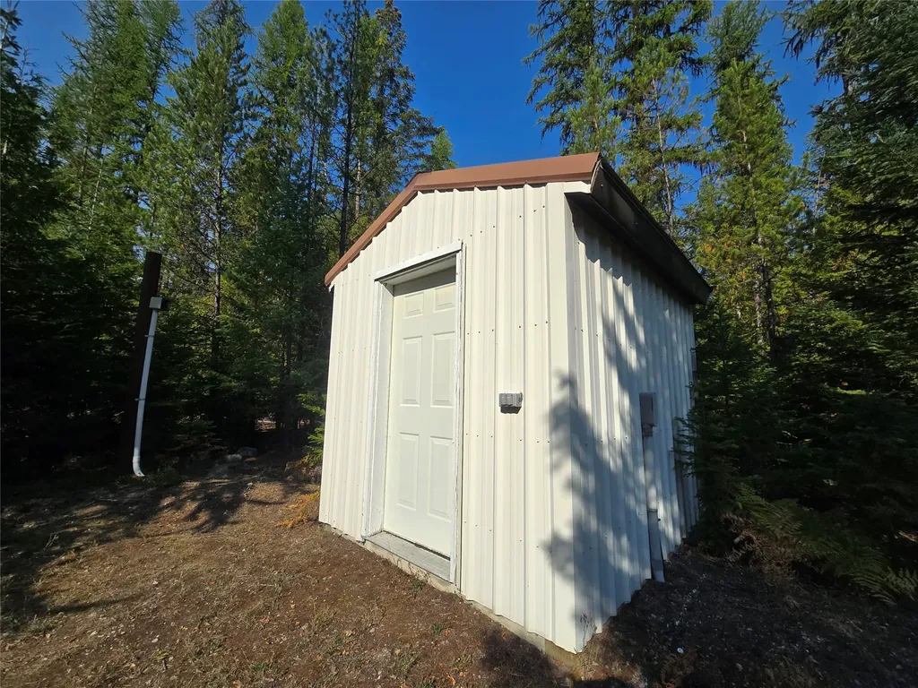 401 Western Larch Lane Yaak MT 59935