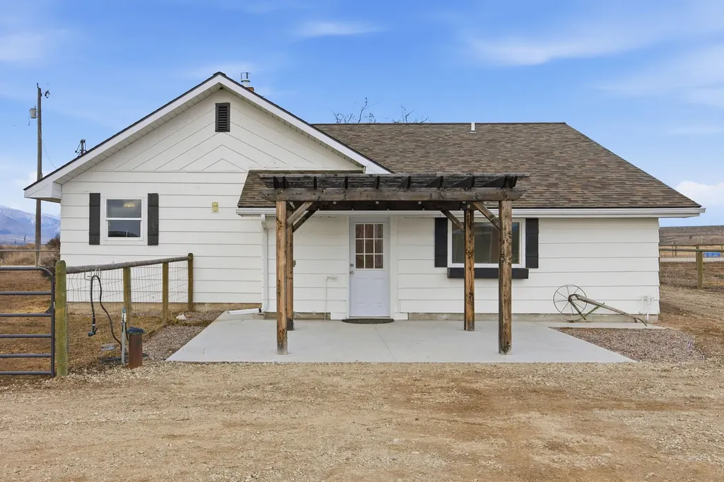 379 N Birch Creek Road Corvallis MT 59828