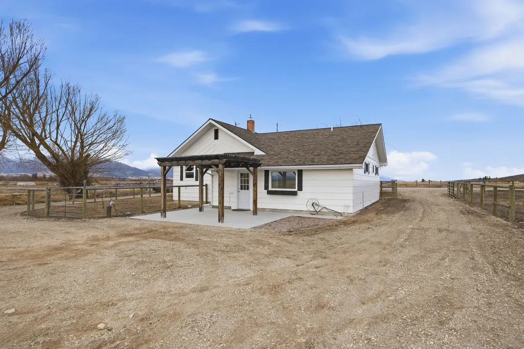379 N Birch Creek Road Corvallis MT 59828