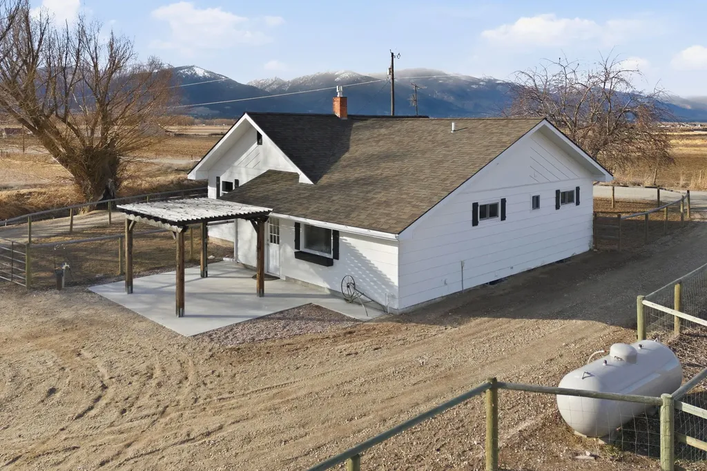 379 N Birch Creek Road Corvallis MT 59828
