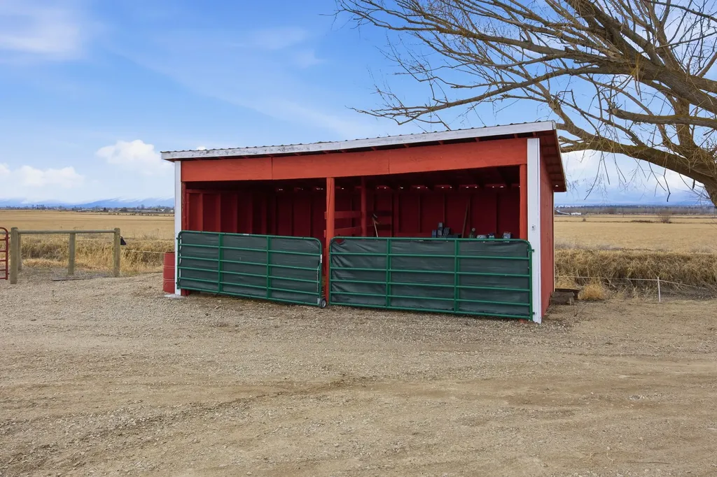 379 N Birch Creek Road Corvallis MT 59828