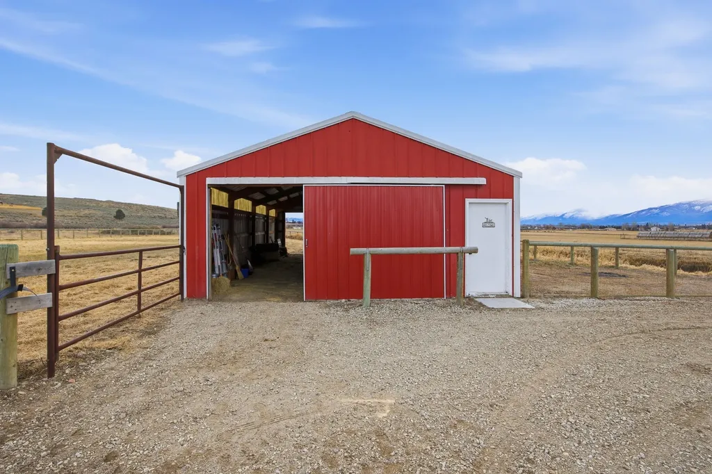 379 N Birch Creek Road Corvallis MT 59828