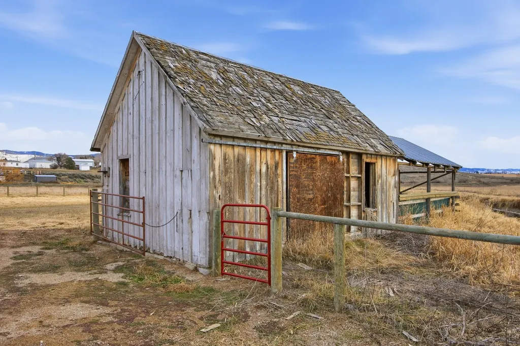 379 N Birch Creek Road Corvallis MT 59828