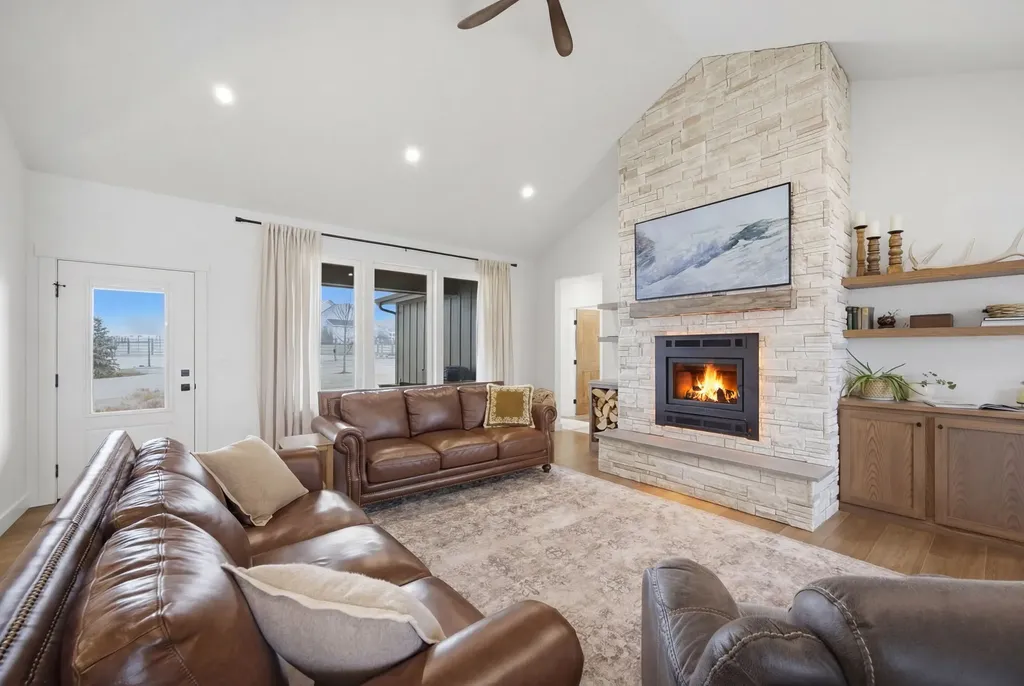 586 Little Sky Lane Corvallis MT 59828