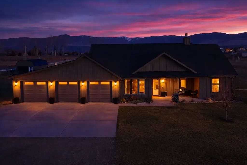 586 Little Sky Lane Corvallis MT 59828