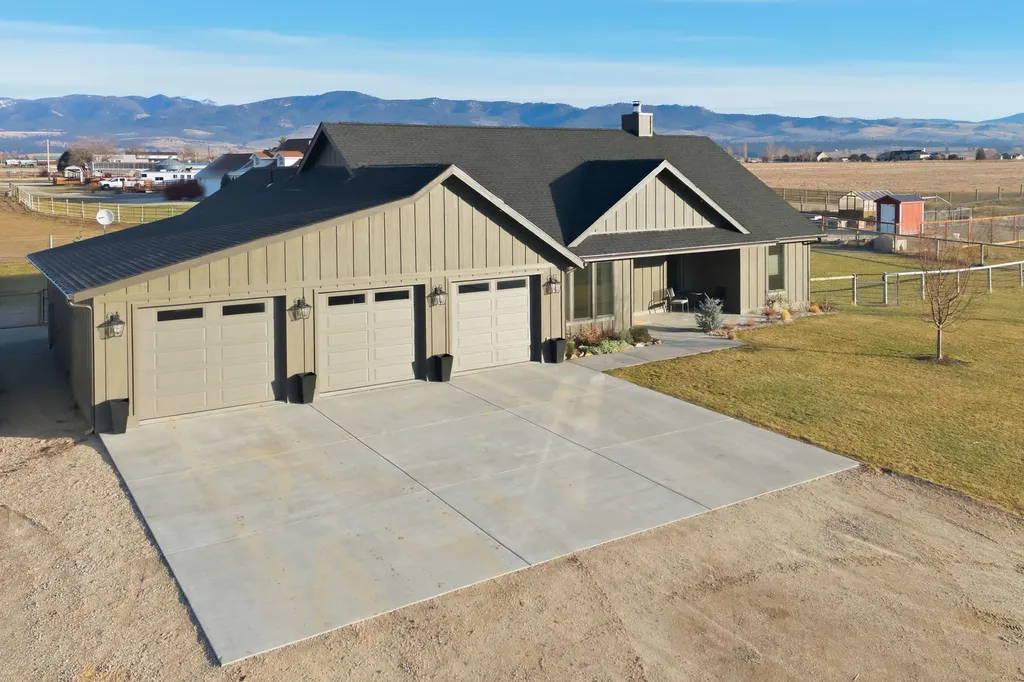 586 Little Sky Lane Corvallis MT 59828