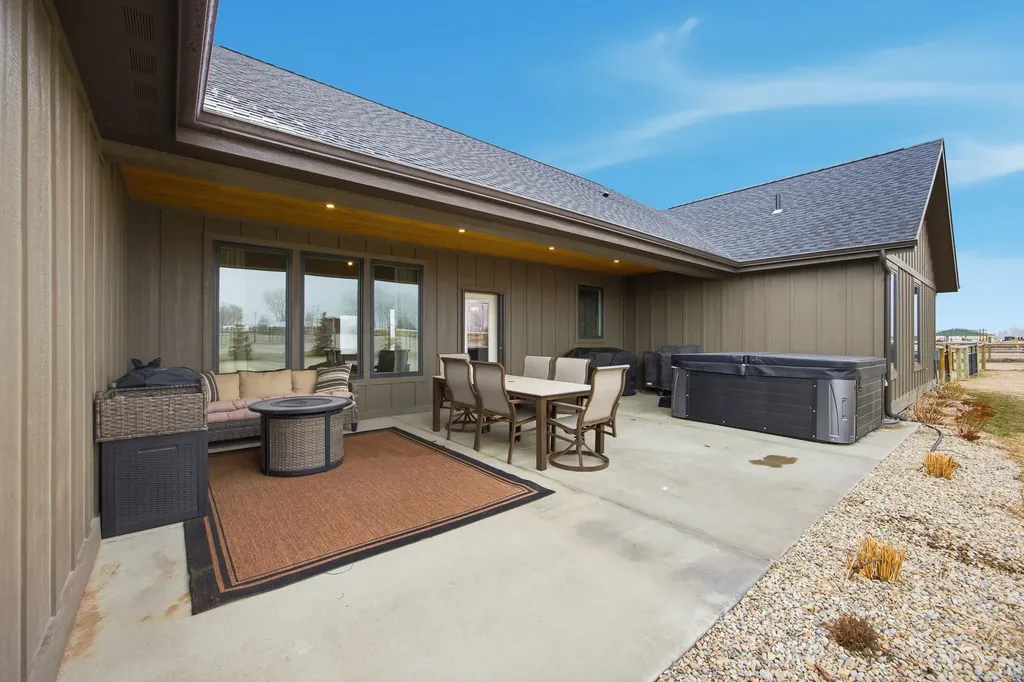 586 Little Sky Lane Corvallis MT 59828