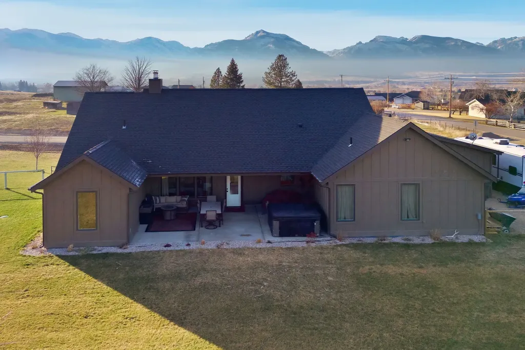 586 Little Sky Lane Corvallis MT 59828