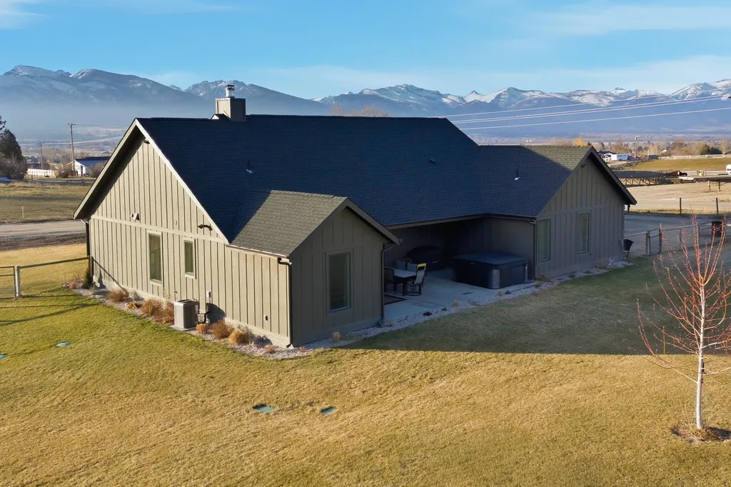 586 Little Sky Lane Corvallis MT 59828