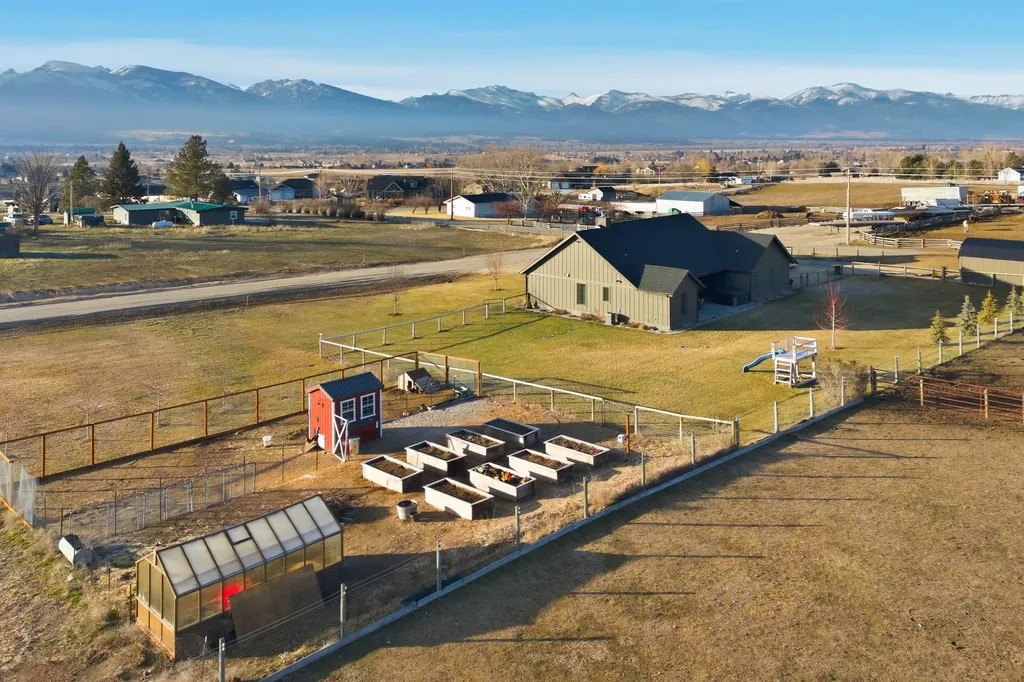 586 Little Sky Lane Corvallis MT 59828