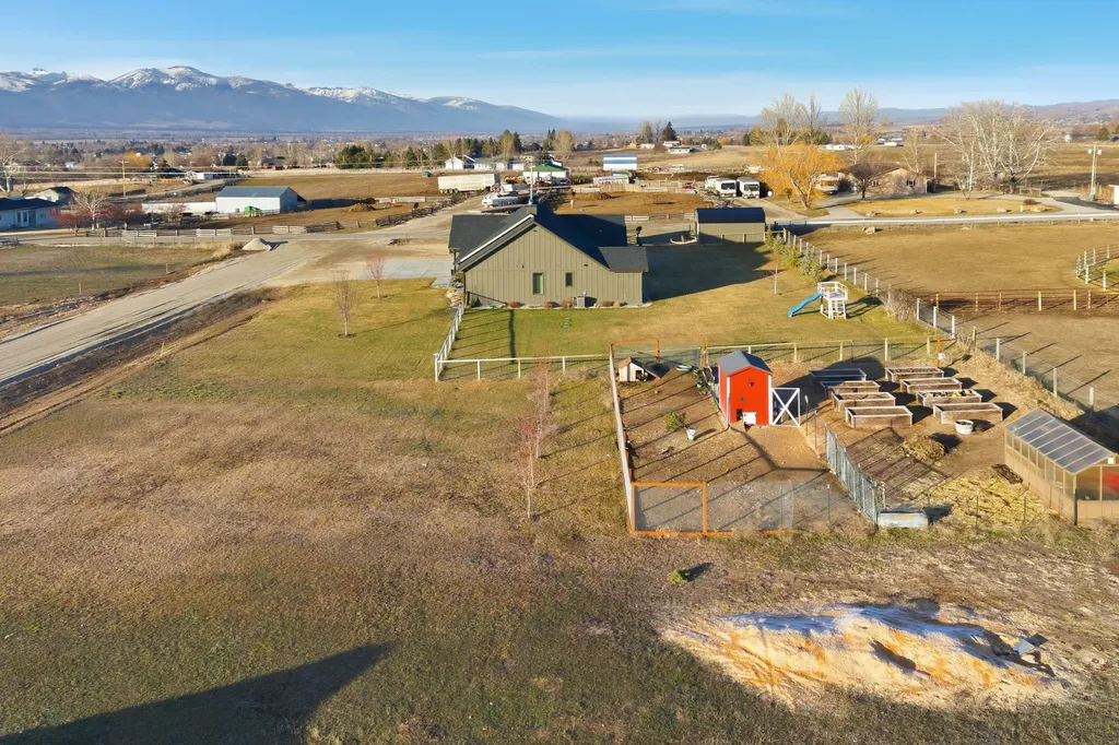 586 Little Sky Lane Corvallis MT 59828