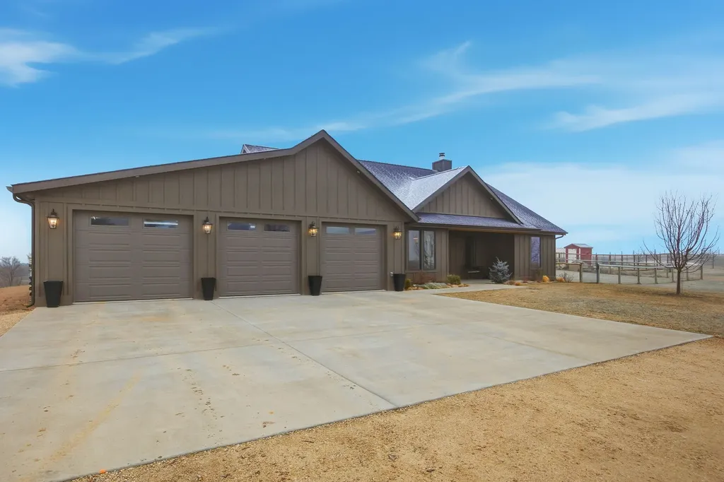 586 Little Sky Lane Corvallis MT 59828