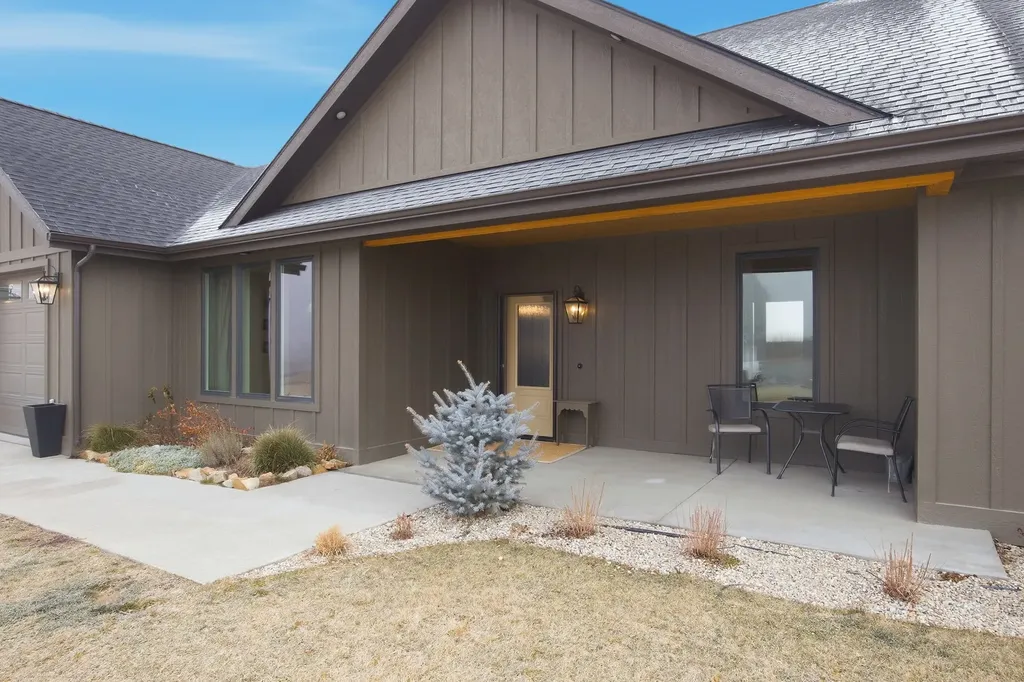 586 Little Sky Lane Corvallis MT 59828