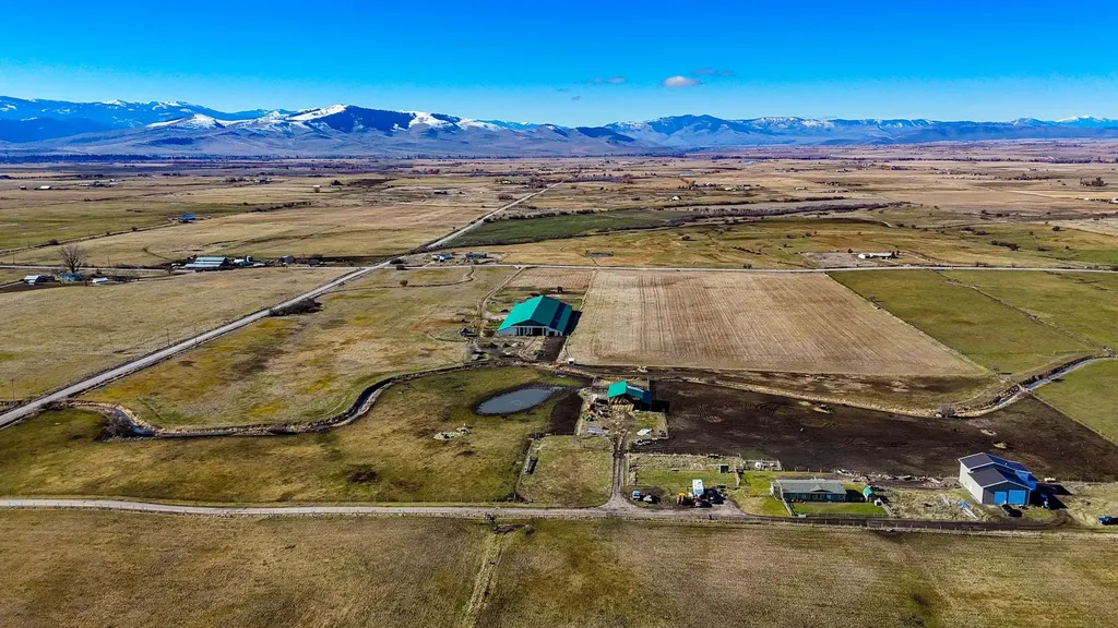 59002 Hillside Road St Ignatius MT 59865