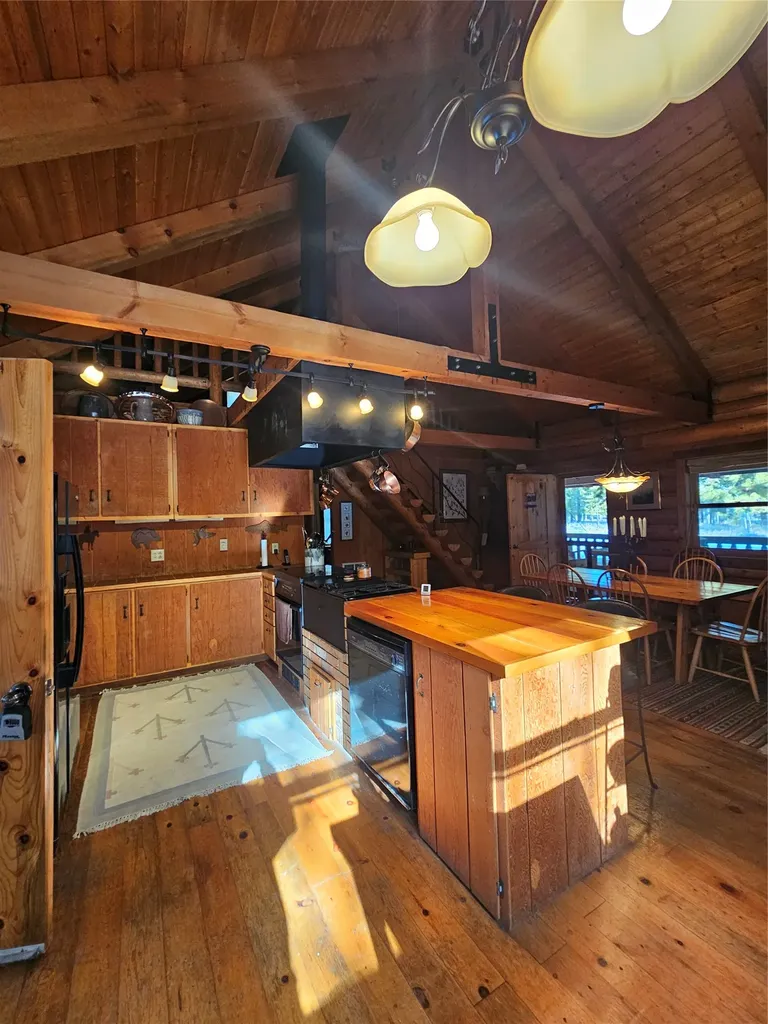 2156 Lone Point Drive Lincoln MT 59639